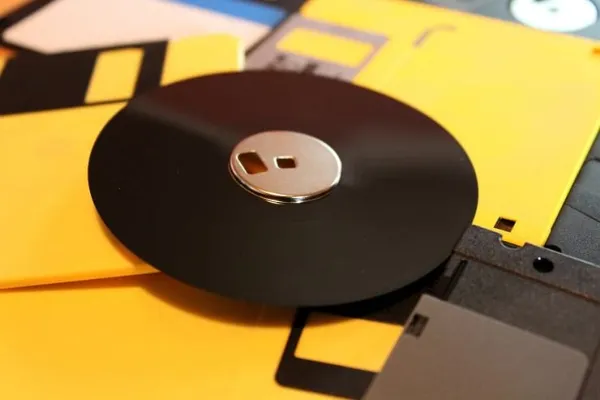 Was ist eine Diskette? Wie man sie benutzt und schützt